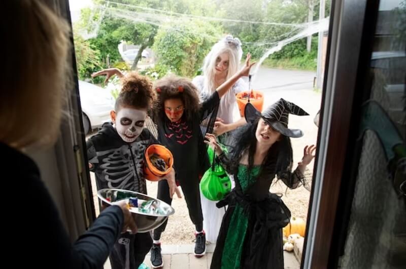 Halloween Bar Crawl Thrills